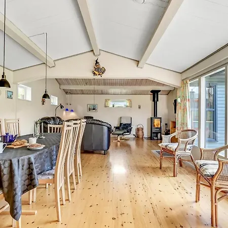 Дом отдыха Cozy In With Kitchen