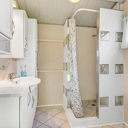 Дом отдыха Cozy In With Kitchen